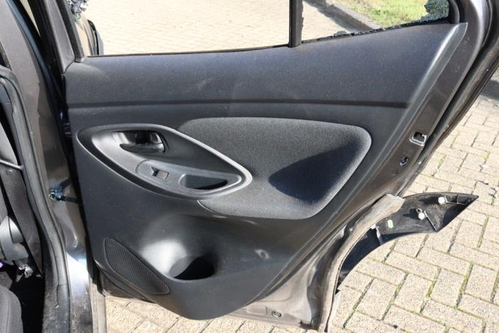 Toyota Yaris Cross 1.5 12V Hybrid 115 Sloopvoertuig (2022, Metallic, Zilvergrijs)