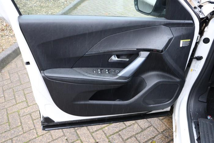 Peugeot 2008 1.2 VTi 12V PureTech 100 Sloopvoertuig (2020, Wit)