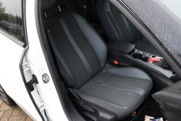 Peugeot 2008 1.2 VTi 12V PureTech 100 Sloopvoertuig (2020, Wit)