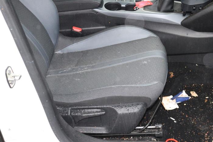 Peugeot 2008 1.2 VTi 12V PureTech 100 Sloopvoertuig (2020, Wit)