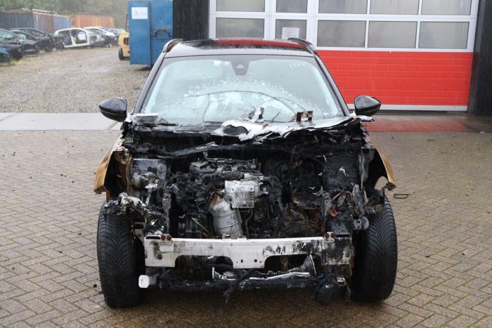 Peugeot 2008 1.2 VTi 12V PureTech 100 Sloopvoertuig (2020, Wit)