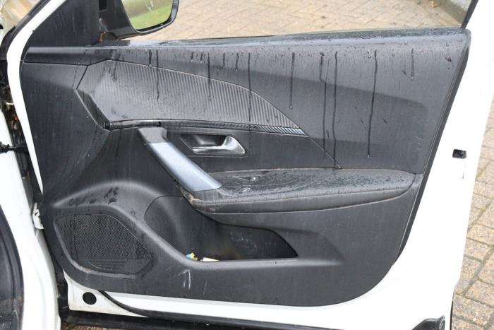 Peugeot 2008 1.2 VTi 12V PureTech 100 Sloopvoertuig (2020, Wit)