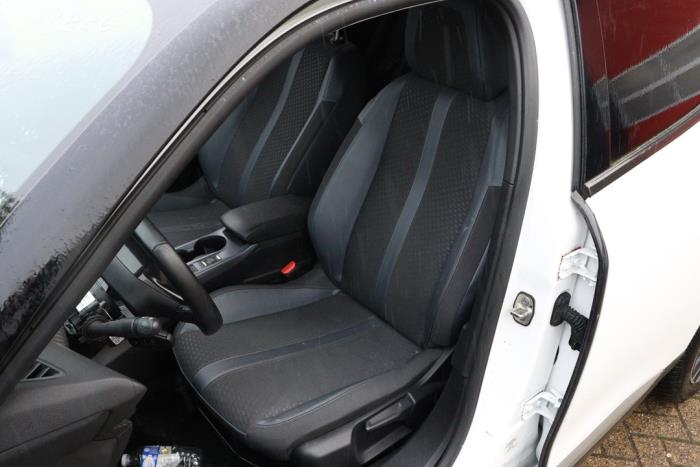 Peugeot 2008 1.2 VTi 12V PureTech 100 Sloopvoertuig (2020, Wit)