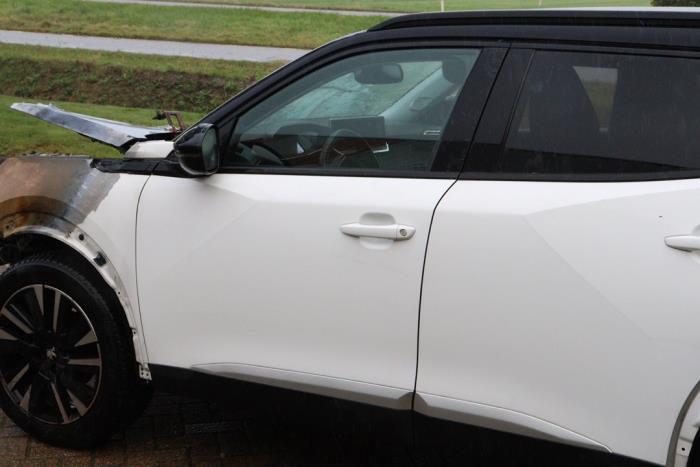 Peugeot 2008 1.2 VTi 12V PureTech 100 Sloopvoertuig (2020, Wit)