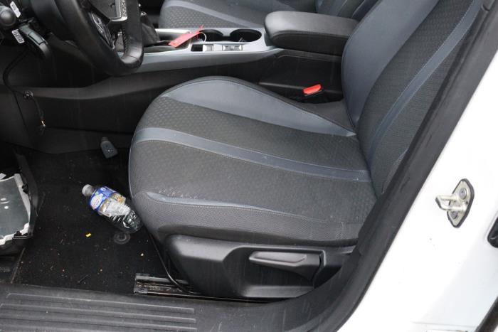 Peugeot 2008 1.2 VTi 12V PureTech 100 Sloopvoertuig (2020, Wit)