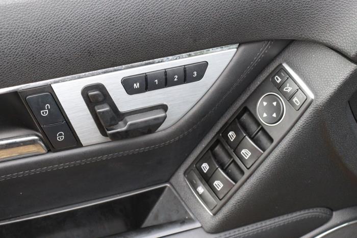 Mercedes C-Klasse AMG 6.2 C-63 AMG V8 32V Sloopvoertuig (2009, Metallic, Zwart)