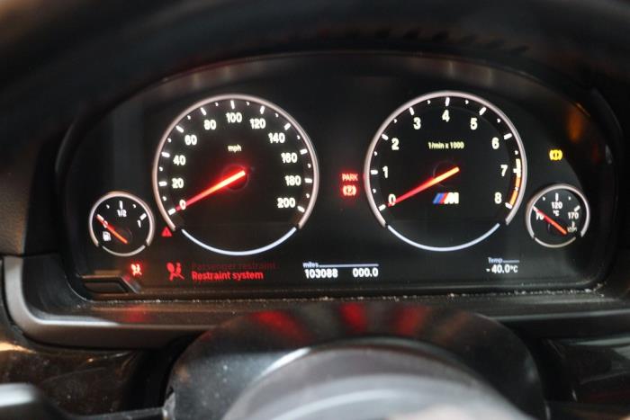 BMW M5 4.4 V8 32V TwinPower Turbo Sloopvoertuig (2016, Donker, Grijs)
