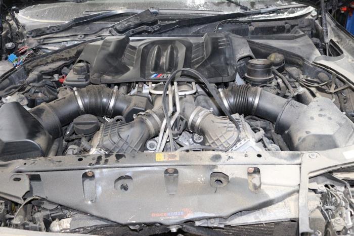 BMW M5 4.4 V8 32V TwinPower Turbo Sloopvoertuig (2016, Donker, Grijs)