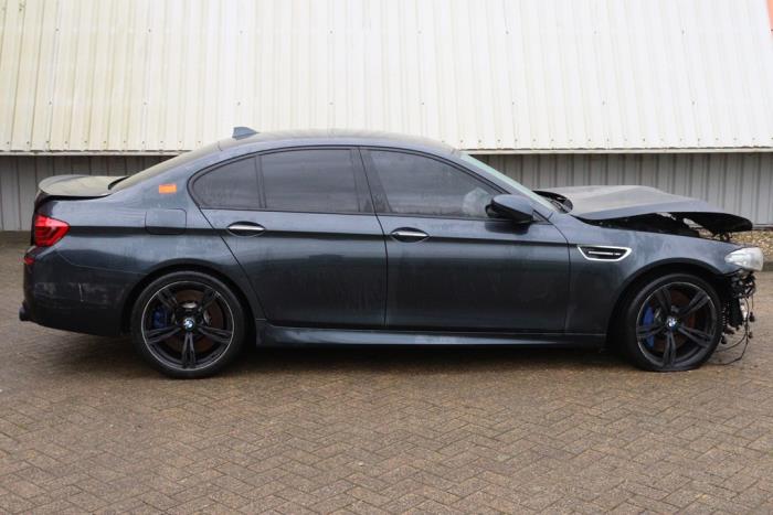 BMW M5 4.4 V8 32V TwinPower Turbo Sloopvoertuig (2016, Donker, Grijs)