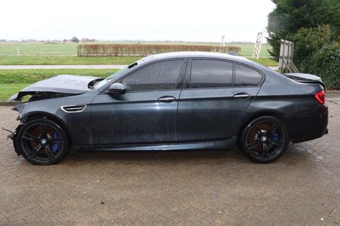 BMW M5 4.4 V8 32V TwinPower Turbo Sloopvoertuig (2016, Donker, Grijs)