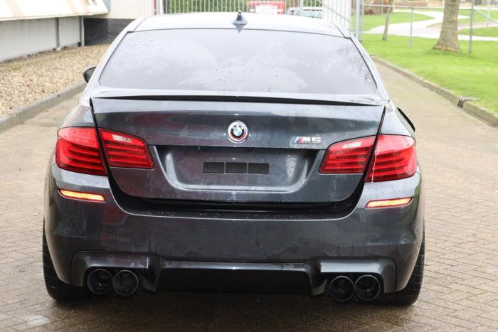 BMW M5 4.4 V8 32V TwinPower Turbo Sloopvoertuig (2016, Donker, Grijs)