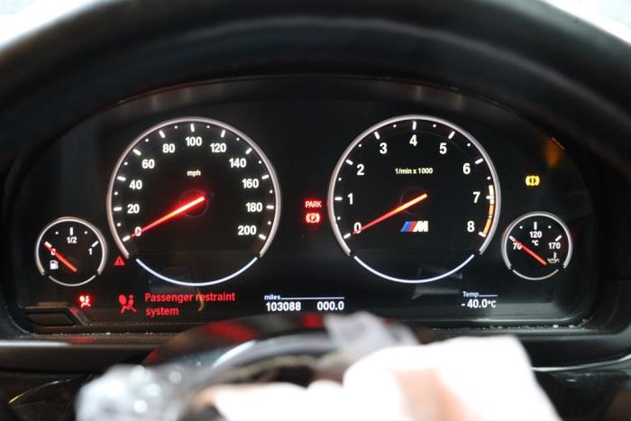 BMW M5 4.4 V8 32V TwinPower Turbo Sloopvoertuig (2016, Donker, Grijs)