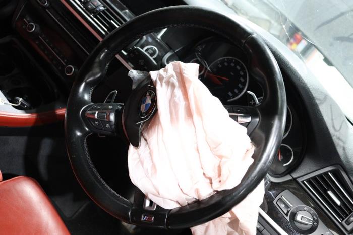 BMW M5 4.4 V8 32V TwinPower Turbo Sloopvoertuig (2016, Donker, Grijs)