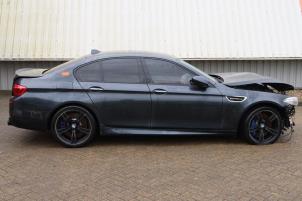 BMW M5 4.4 V8 32V TwinPower Turbo Sloopvoertuig (2016, Donker, Grijs)