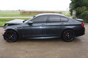 BMW M5 4.4 V8 32V TwinPower Turbo Sloopvoertuig (2016, Donker, Grijs)