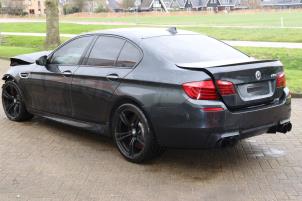 BMW M5 4.4 V8 32V TwinPower Turbo Sloopvoertuig (2016, Donker, Grijs)
