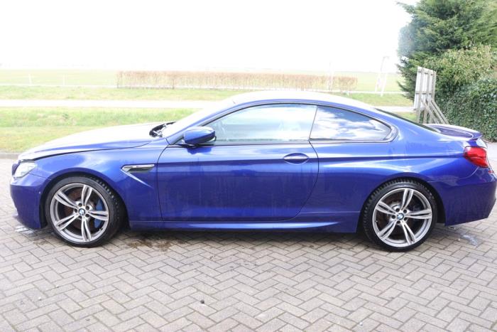 BMW M6 4.4 V8 32V TwinPower Turbo Sloopvoertuig (2013, Metallic, Blauw)