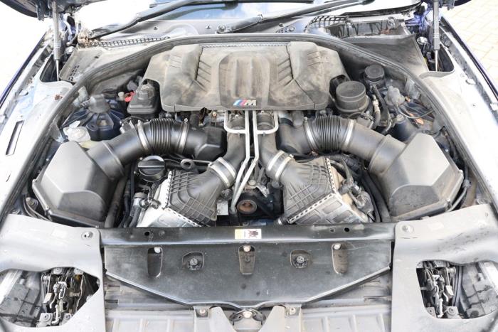 BMW M6 4.4 V8 32V TwinPower Turbo Sloopvoertuig (2013, Metallic, Blauw)