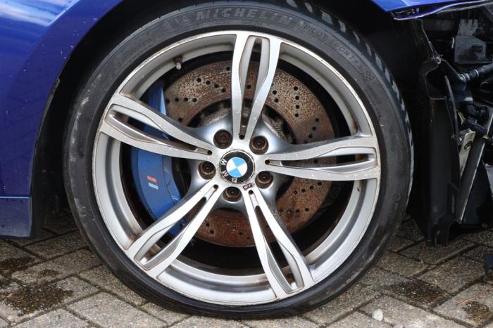 BMW M6 4.4 V8 32V TwinPower Turbo Sloopvoertuig (2013, Metallic, Blauw)