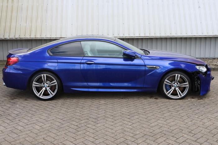 BMW M6 4.4 V8 32V TwinPower Turbo Sloopvoertuig (2013, Metallic, Blauw)