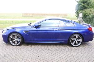 BMW M6 4.4 V8 32V TwinPower Turbo Sloopvoertuig (2013, Metallic, Blauw)
