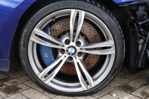BMW M6 4.4 V8 32V TwinPower Turbo Sloopvoertuig (2013, Metallic, Blauw)