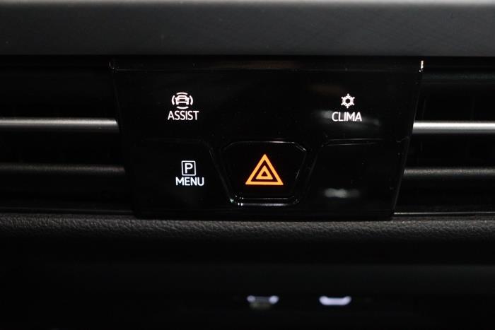 Volkswagen Golf VIII 1.0 TSI 12V Sloopvoertuig (2021, Metallic, Zwart)