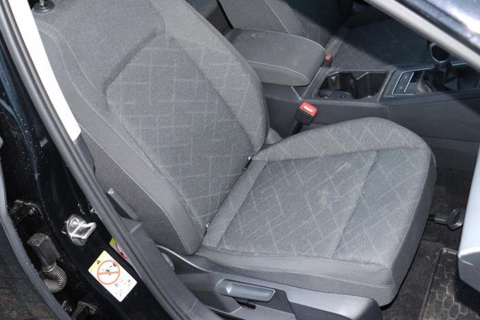 Volkswagen Golf VIII 1.0 TSI 12V Sloopvoertuig (2021, Metallic, Zwart)