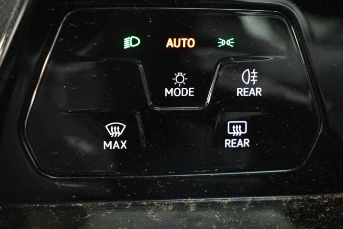 Volkswagen Golf VIII 1.0 TSI 12V Sloopvoertuig (2021, Metallic, Zwart)