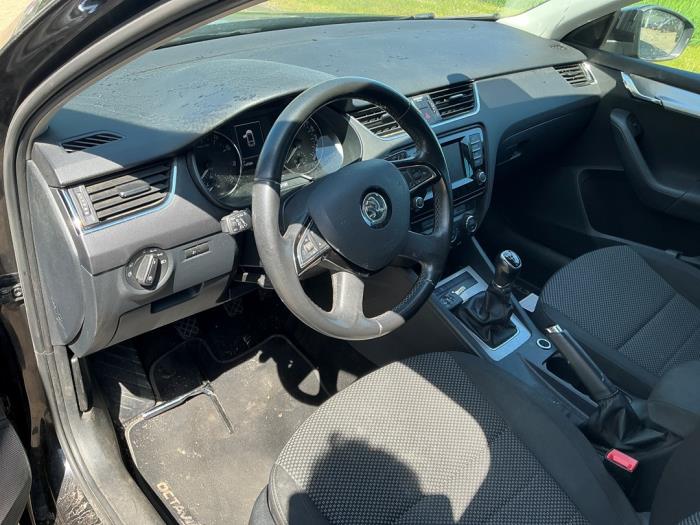 Skoda Octavia Combi 1.2 TSI 16V Sloopvoertuig (2014, Metallic, Zwart)