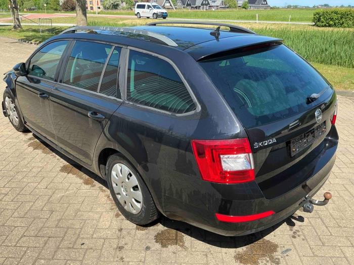 Skoda Octavia Combi 1.2 TSI 16V Sloopvoertuig (2014, Metallic, Zwart)