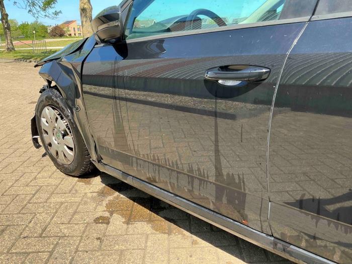 Skoda Octavia Combi 1.2 TSI 16V Sloopvoertuig (2014, Metallic, Zwart)