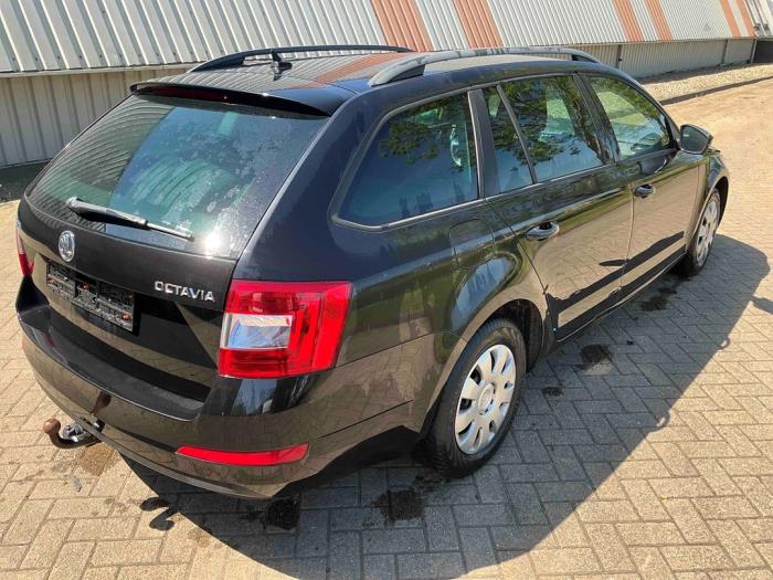 Skoda Octavia Combi 1.2 TSI 16V Sloopvoertuig (2014, Metallic, Zwart)