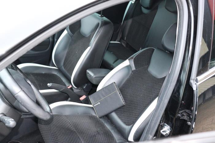 Renault Clio IV 0.9 Energy TCE 90 12V Sloopvoertuig (2019, Zwart)