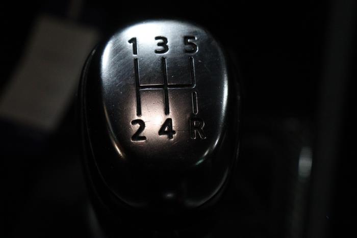 Renault Clio IV 0.9 Energy TCE 90 12V Sloopvoertuig (2019, Zwart)