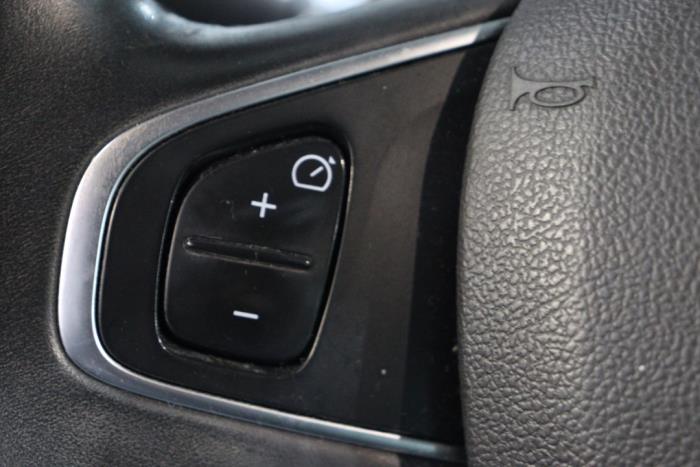 Renault Clio IV 0.9 Energy TCE 90 12V Sloopvoertuig (2019, Zwart)