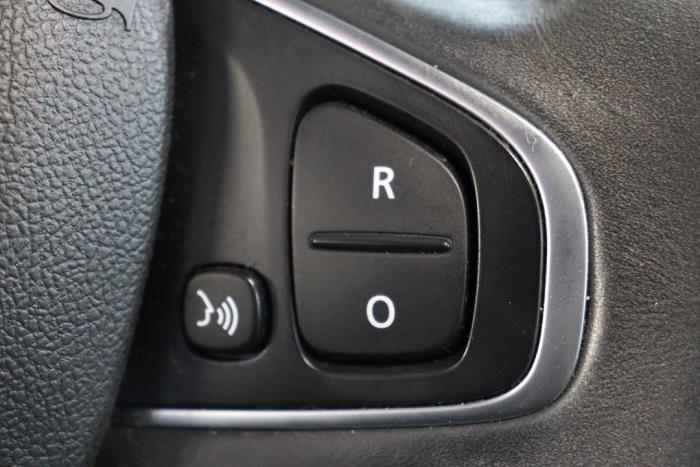 Renault Clio IV 0.9 Energy TCE 90 12V Sloopvoertuig (2019, Zwart)