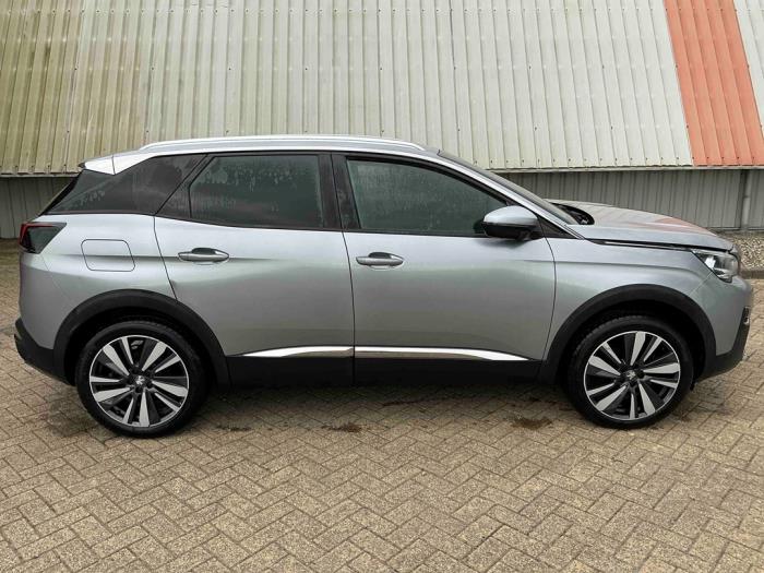 Peugeot 3008 II 1.2 12V e-THP PureTech 130 Sloopvoertuig (2018, Metallic, Zilvergrijs)