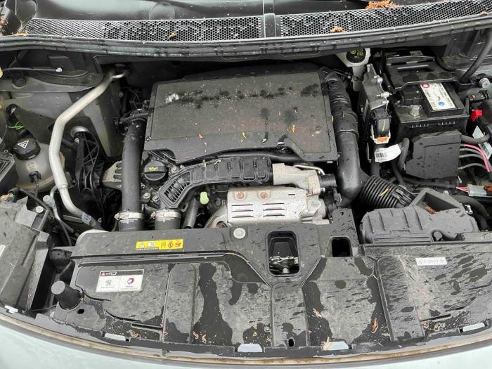 Peugeot 3008 II 1.2 12V e-THP PureTech 130 Sloopvoertuig (2018, Metallic, Zilvergrijs)