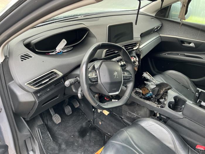 Peugeot 3008 II 1.2 12V e-THP PureTech 130 Sloopvoertuig (2018, Metallic, Zilvergrijs)