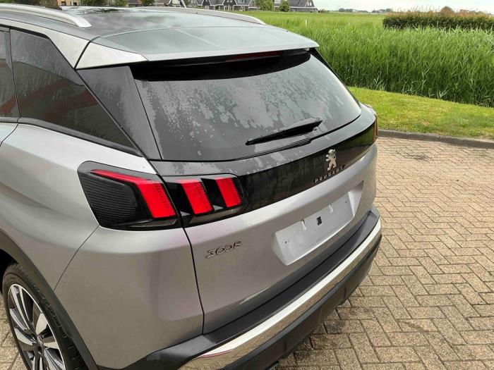 Peugeot 3008 II 1.2 12V e-THP PureTech 130 Sloopvoertuig (2018, Metallic, Zilvergrijs)