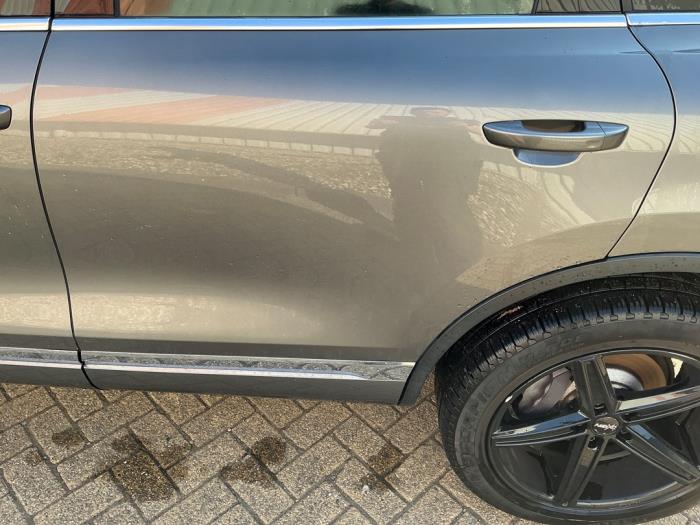 Volkswagen Touareg 3.0 V6 24V TSI Hybrid Sloopvoertuig (2010, Metallic, Zilvergrijs)