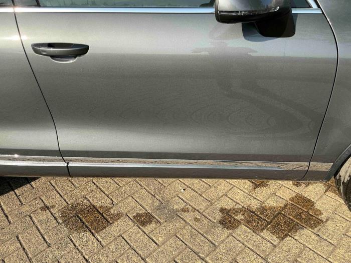 Volkswagen Touareg 3.0 V6 24V TSI Hybrid Sloopvoertuig (2010, Metallic, Zilvergrijs)