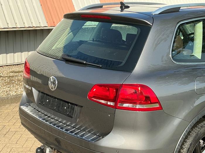 Volkswagen Touareg 3.0 V6 24V TSI Hybrid Sloopvoertuig (2010, Metallic, Zilvergrijs)