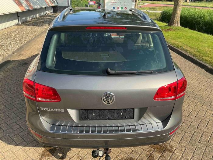 Volkswagen Touareg 3.0 V6 24V TSI Hybrid Sloopvoertuig (2010, Metallic, Zilvergrijs)