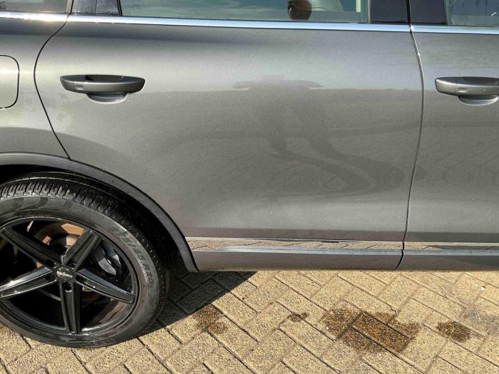 Volkswagen Touareg 3.0 V6 24V TSI Hybrid Sloopvoertuig (2010, Metallic, Zilvergrijs)