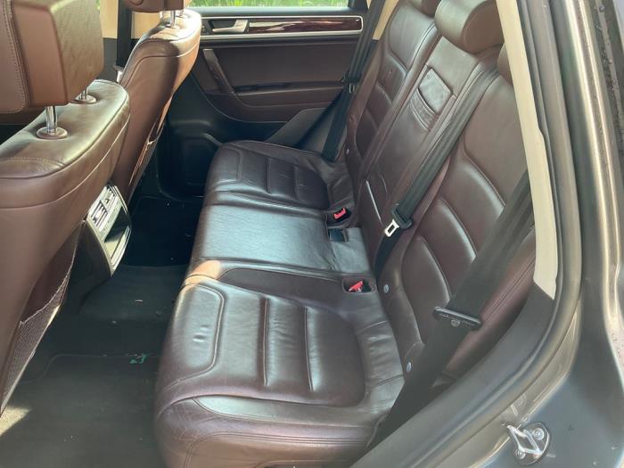 Volkswagen Touareg 3.0 V6 24V TSI Hybrid Sloopvoertuig (2010, Metallic, Zilvergrijs)