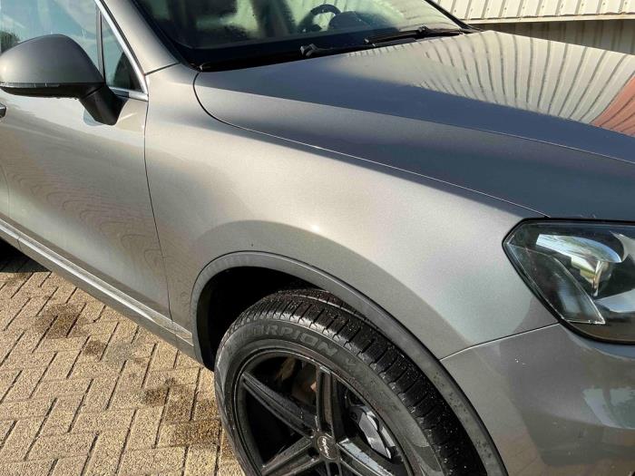 Volkswagen Touareg 3.0 V6 24V TSI Hybrid Sloopvoertuig (2010, Metallic, Zilvergrijs)