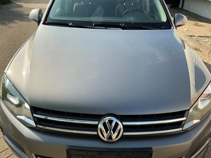 Volkswagen Touareg 3.0 V6 24V TSI Hybrid Sloopvoertuig (2010, Metallic, Zilvergrijs)