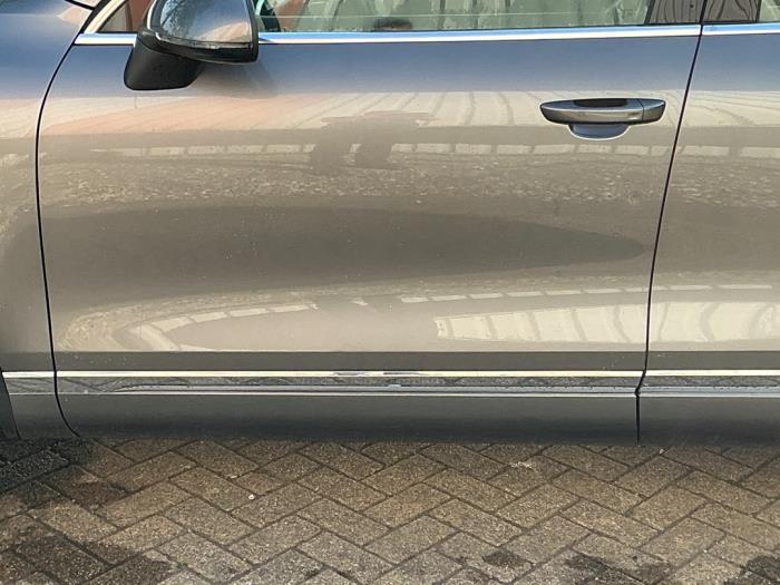 Volkswagen Touareg 3.0 V6 24V TSI Hybrid Sloopvoertuig (2010, Metallic, Zilvergrijs)